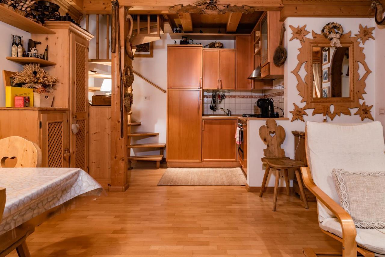 Sciliarguesthouse-Due Piani Parcheggio Privato カステルロット エクステリア 写真